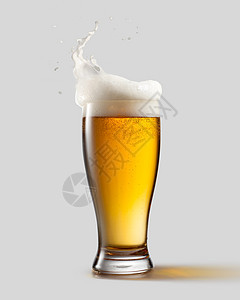 冰霜的轻啤酒与泡沫飞溅,隔离灰色背景带泡沫的冰霜啤酒图片