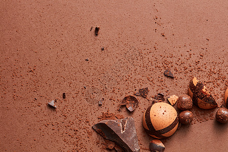 棕色背景下美味的巧克力糖美味的巧克力糖果图片