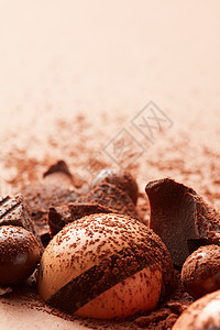 美味的巧克力糖果可可粉特写美味的巧克力糖背景图片