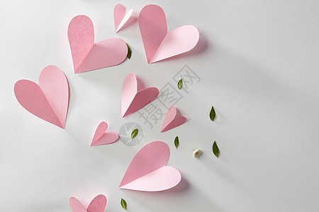 粉红色的心,绿色的叶子白色的背景上,文字的情人节礼品卡图片