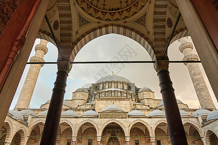 苏莱曼尼亚清真寺的景色,拱门内,柱子伊斯坦布尔,土耳其土耳其伊斯坦布尔苏莱曼尼亚清真寺的景色图片