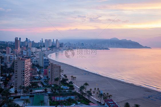 黎明时分,游客中心贝尼多姆的全景旅游枢纽Benidorm的全景图片