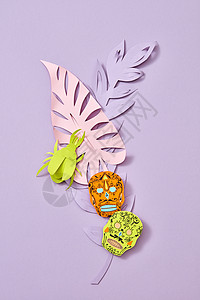 手工构图的多色纸叶卡拉瓦拉斯属的墨西哥假期卡拉卡紫色的背景图片