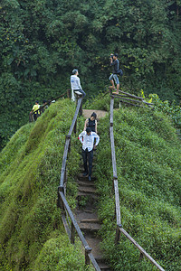 香槟,老挝12月9日老挝瀑布201512月9日,老挝瀑布陡峭山坡上的浅水池开始这些导致主要下降与60米图片