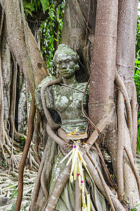 印度教神恶魔的雕像与祭品,巴厘岛,印度尼西亚图片