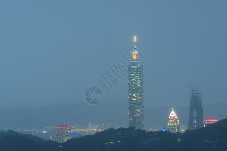台北,建筑座著名的地标,日落时大象山取下来的图片