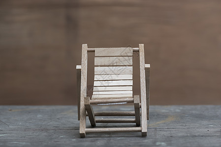 展览的小木制模型椅子图片