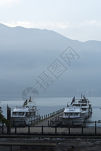 台湾旅游船桃花源的早晨停靠台湾日月潭水社码头图片