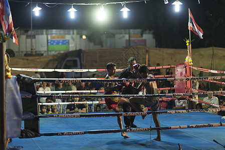 泰国Nakhonnayok11月24日明球员泰国拳击Muay泰国凯川泰国寺庙Nakhonnayo图片