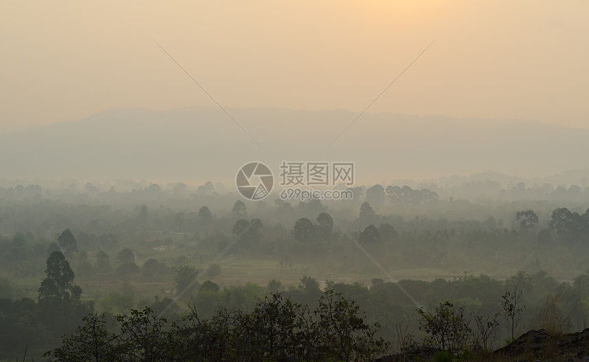 日出的山丘延伸与亭,纳康纳约克泰国图片