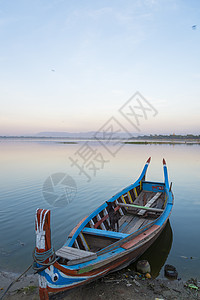 缅甸当地的渔船图片