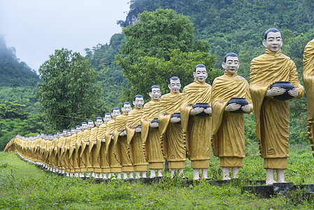 缅甸寺庙里许多佛像图片