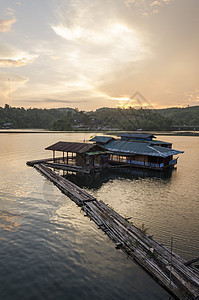 日落景色游艇桑克拉布里泰国图片