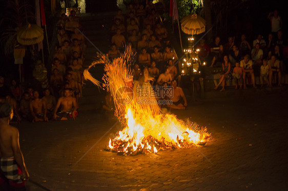 巴厘岛传统火舞表演图片