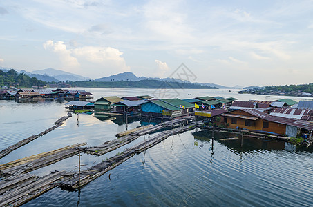 日落景色游艇桑克拉布里泰国高清图片
