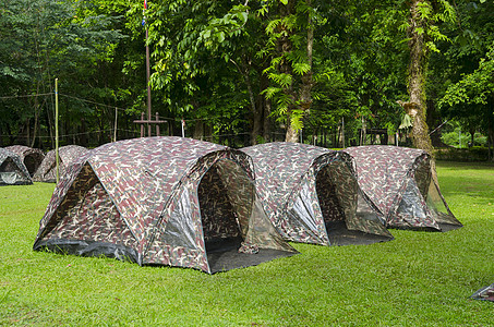 帐篷露营泰国公园的营地图片