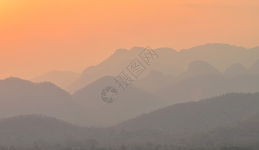 山中的风景日落图片