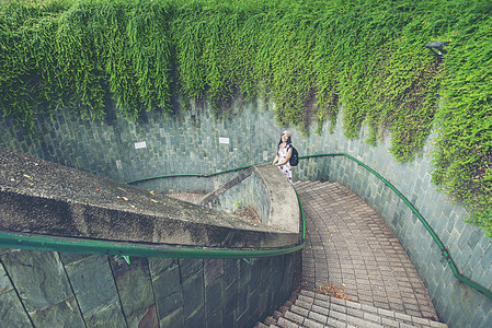 新加坡坎宁堡公园隧道地下交叉螺旋楼梯拍摄图片