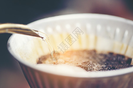 咖啡滴水过程,老式过滤图像图片
