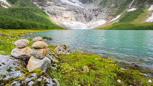 旅游假期旅行石头堆积湖岸,挪威斯堪的纳维亚石头堆积湖岸,挪威图片