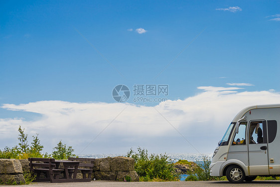 旅游度假旅游露营车挪威南部岩石海岸景观与个海洋景观罗加兰县挪威露营车挪威海岸与海景图片