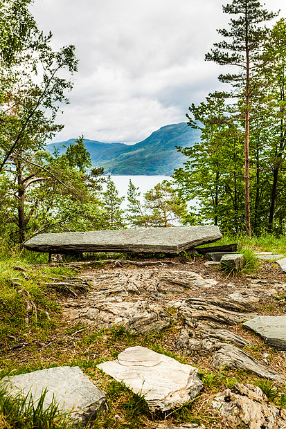 挪威景观青山峡湾阴天的天气,斯万达尔斯福森瀑布地区观看旅游Ryfylke路线峡湾景观,挪威的Saudafjo图片