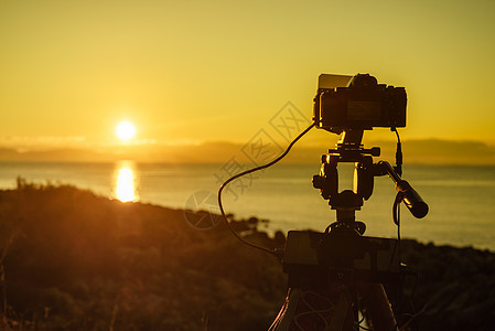 专业相机拍摄日出海上的电影视频,希腊佩罗蓬尼斯相机拍摄日出海上的电影图片