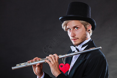 情人节爱情旋律长笛音乐演奏男流感音乐家表演者轻优雅时尚的家伙,乐器红色的心长笛心脏的男流感医生爱图片