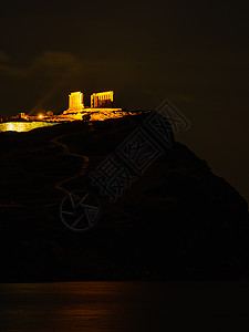 古希腊海神波塞冬神庙的夜景废墟希腊海角索尼翁希腊波塞冬之庙夜间,索尼奥角图片