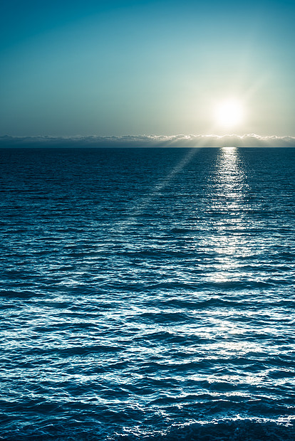 海上风景优美的日落日出自然风景,美丽的风景日落日出海上太阳阳光