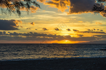 风景优美的日出日落海上,希腊海上的日出日落图片
