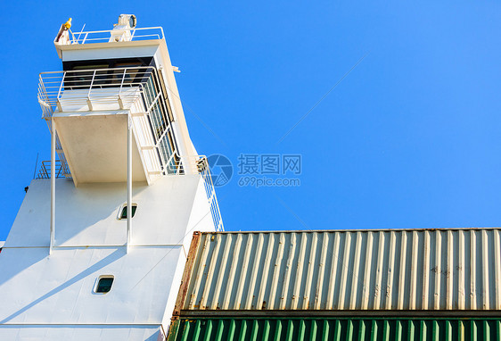 海海上船桥集装箱天空背景的船只的部分船桥集装箱图片