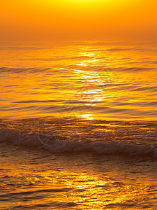 令人惊叹的彩色红色日落黄昏的海平线上宁静的场景自然背景风景美丽的红色日落海上背景图片