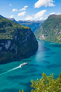 峡湾Geirangerfjord与游轮,Ornesvingen观赏点,挪威旅行目的地峡湾吉兰格峡湾与游轮,挪威图片