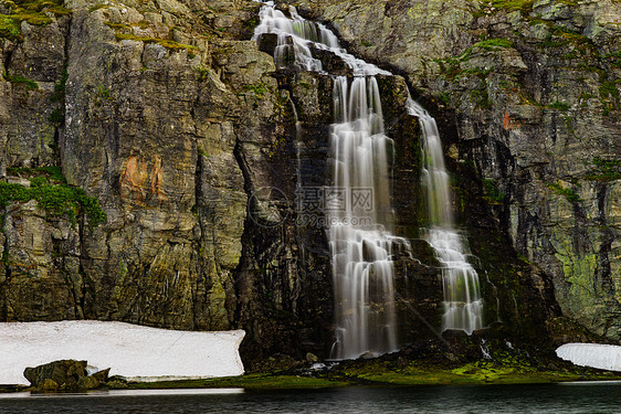 山湖瀑布挪威极光拉尔达尔的风景区旅游路线极光山湖瀑布图片