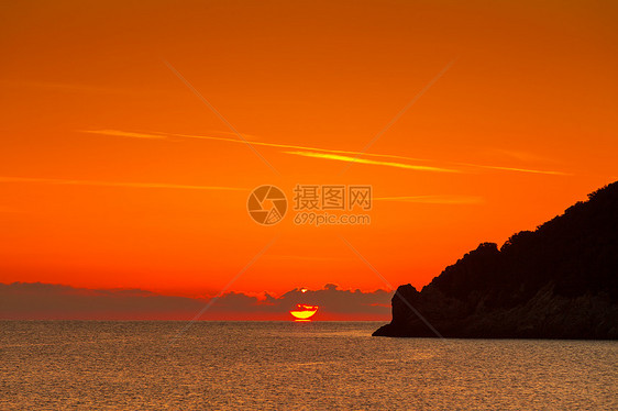 风景优美的日出日落海上,希腊海上的日出日落图片