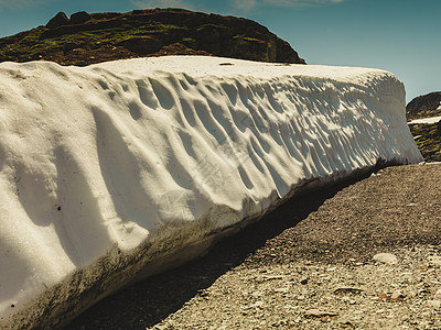 高雪墙山路极光的极光拉尔达尔挪威,夏季时间高山上的高雪墙,奥兰兹费莱特挪威图片