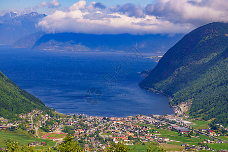 山脉峡湾景观Vikafjellet与Vik村山谷峡湾斯托尔谢门西部挪威挪威夏季景观度假旅行山脉峡湾景观,挪图片