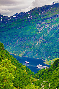 峡湾吉兰格峡湾,渡船,挪威旅行巡航峡湾吉兰格峡湾与渡船,挪威图片