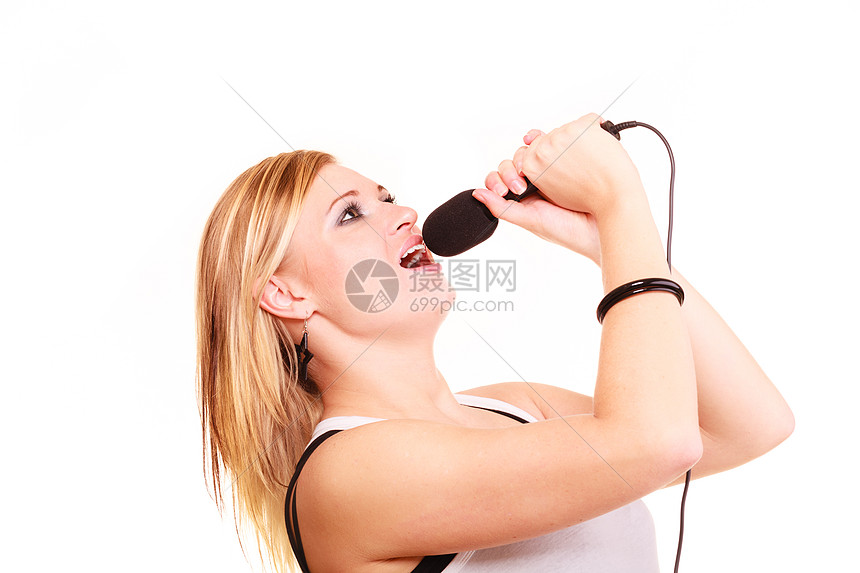 卡拉ok音乐歌手金发女人着麦克风唱歌表演轻明星演播室拍摄孤立金发