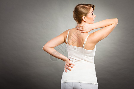 健康问题,皮肤病轻的女人用过敏皮疹挠痒的背部女人用过敏皮疹抓痒背部图片