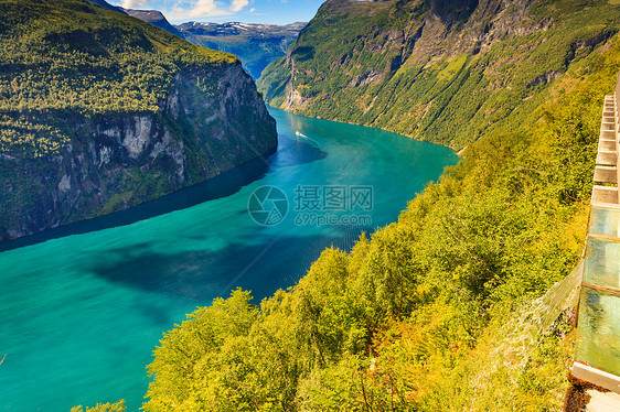 旅游度假旅游Ornesvingen观点来看,挪威斯堪的纳维亚半岛的Geiranger峡湾景观图片