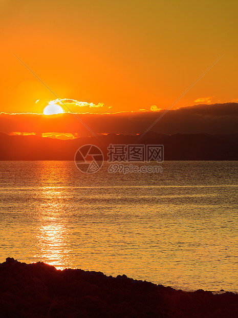 风景优美的日出日落海上,希腊海上的日出日落图片