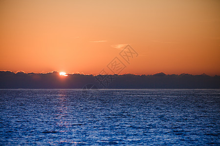 风景优美的日出日落海上,希腊海上的日出日落图片