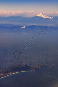 富士山,日本地标山的鸟瞰乘飞机经过日本静冈市,图片