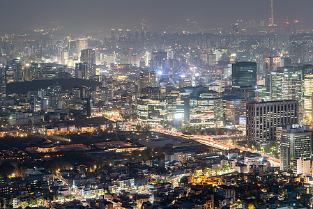 韩国首尔市中心城市景观的空中日落夜景与首尔塔图片