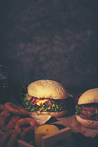 自制新鲜美味的汉堡与奶酪,老式过滤图像背景图片