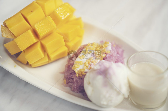 熟芒果糯米,泰国甜点图片