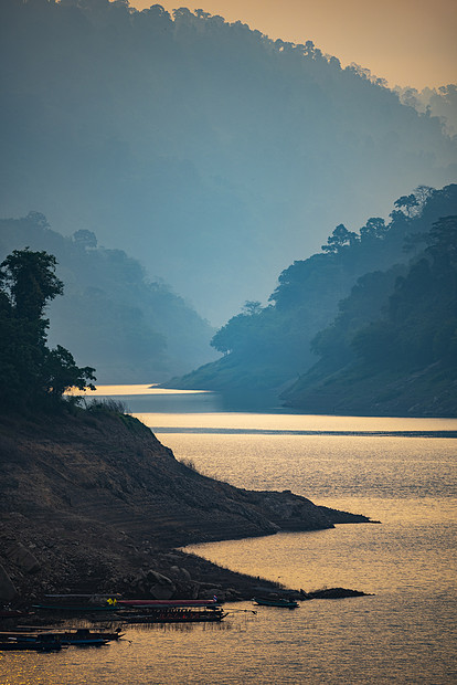 日落山上,热带森林泰国图片