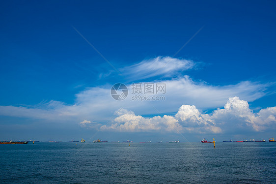 新加坡的蓝天海景,码头湾图片